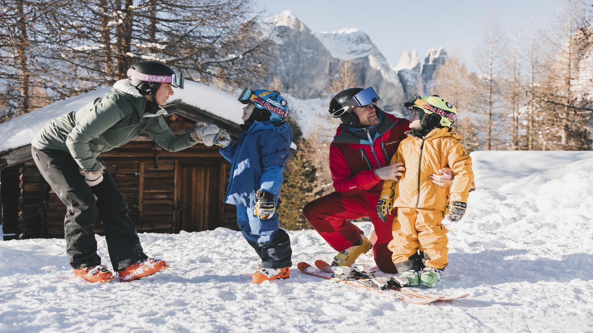 Famiglia sulla neve | © Federico Modica  - Archivio Immagini ApT Val di Fassa