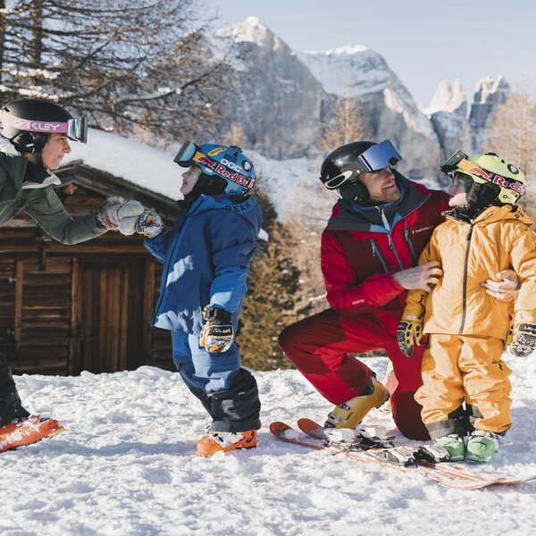 Famiglia sulla neve | © Federico Modica  - Archivio Immagini ApT Val di Fassa