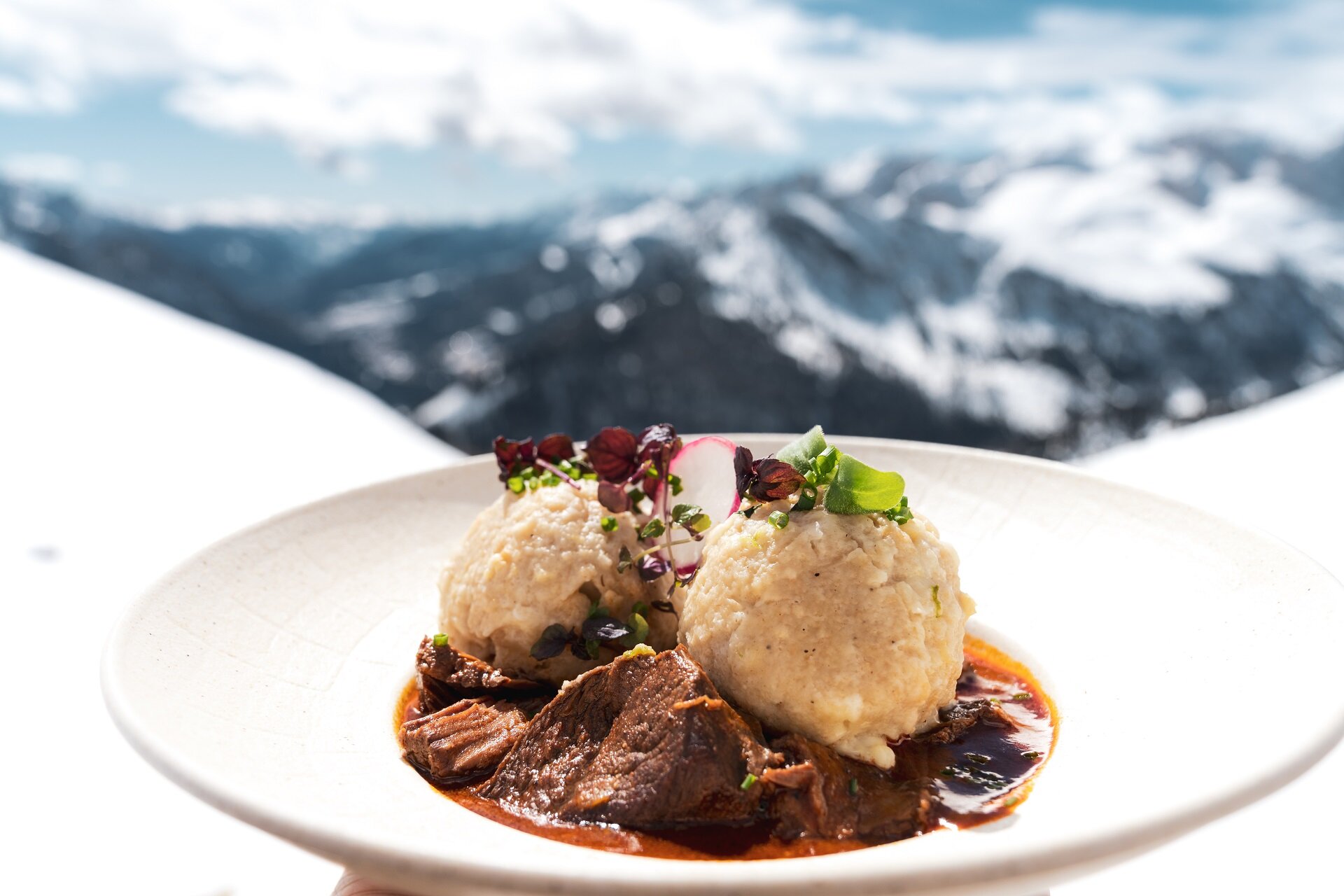 Pranzo in rifugio | © Mattia Rizzi  - Archivio Immagini ApT Val di Fassa