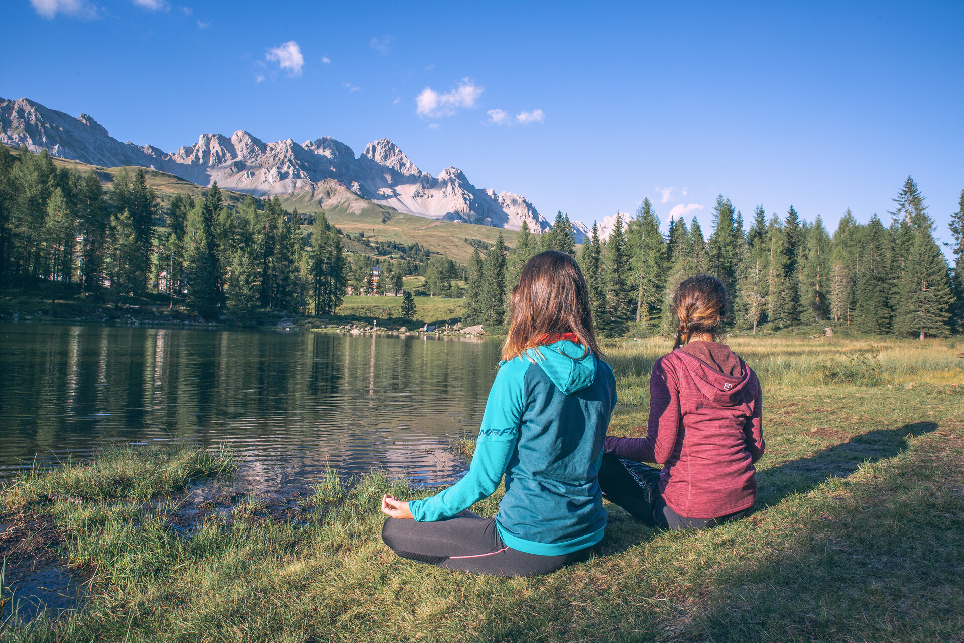 Yoga al Passo San Pellegrino sulle Dolomiti di Fassa | © Archivio Immagini ApT Val di Fassa - Patricia Ramirez