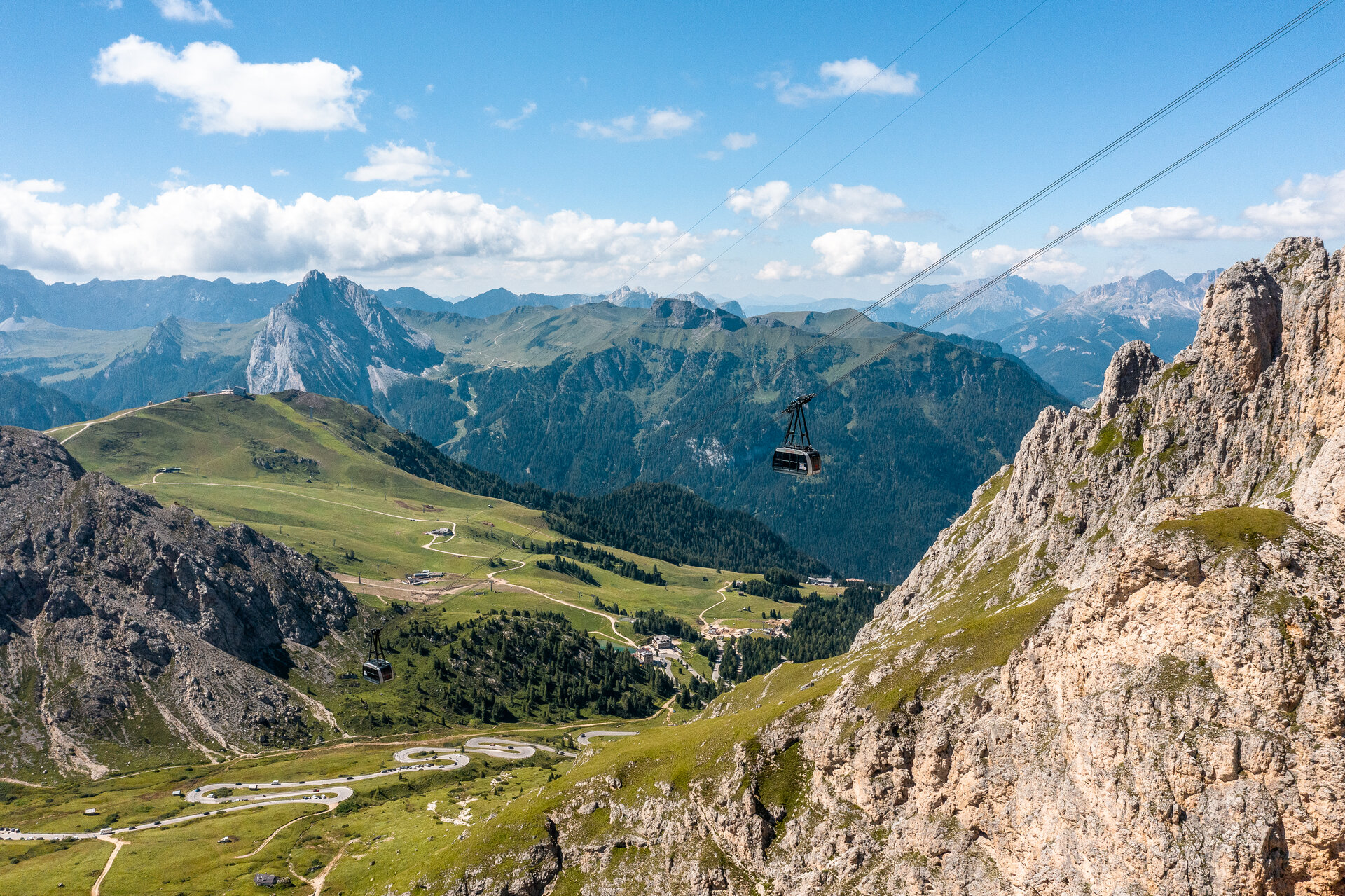 Impianto di risalita al Sass Pordoi in Val di Fassa | © Andrea Costa, Sitc - Archivio Immagini ApT Val di Fassa