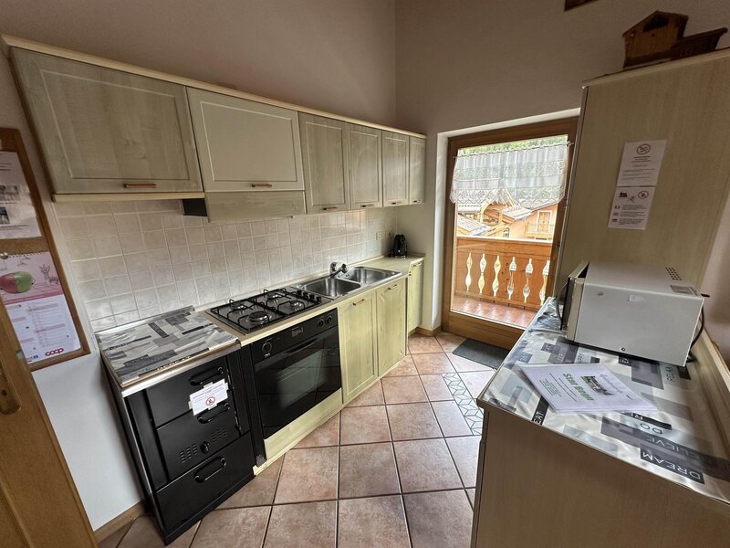 Well-equipped kitchen with balcony overlooking the Dolomites