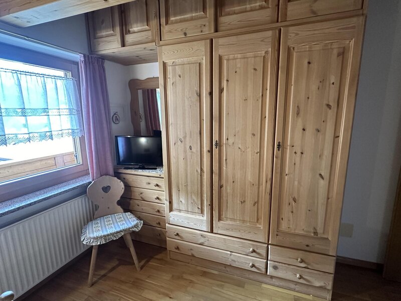 Double room with alpine-style wardrobe