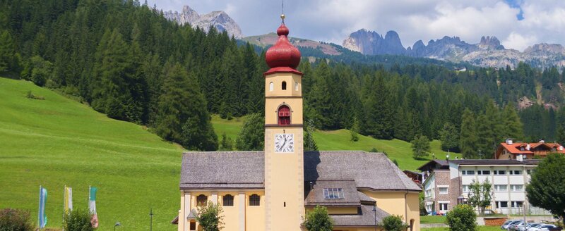 Church of Soraga with the Vajolet Towers