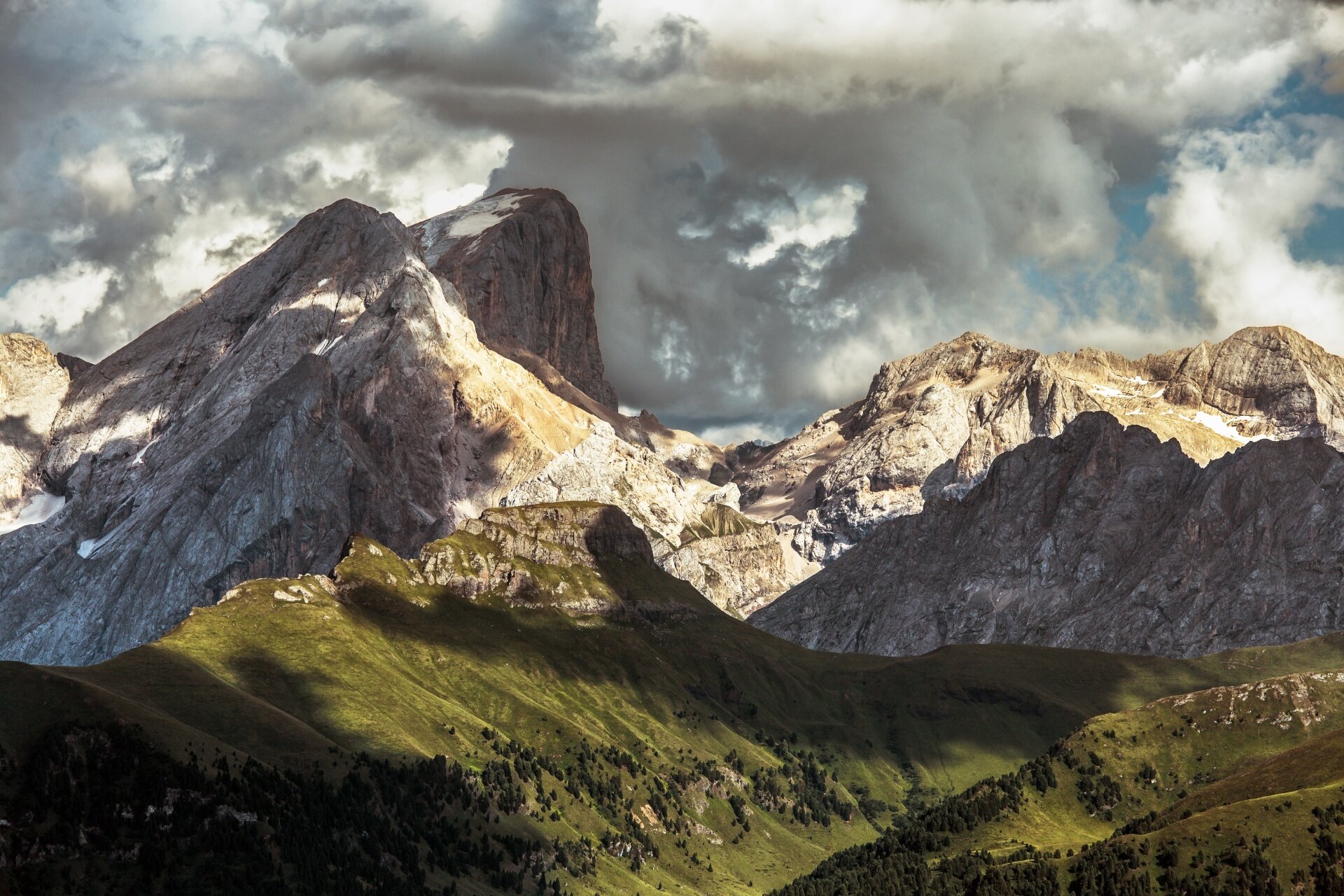 Sentiero Della Pace: Dal Rifugio Contrin Alla Malga Ciapela