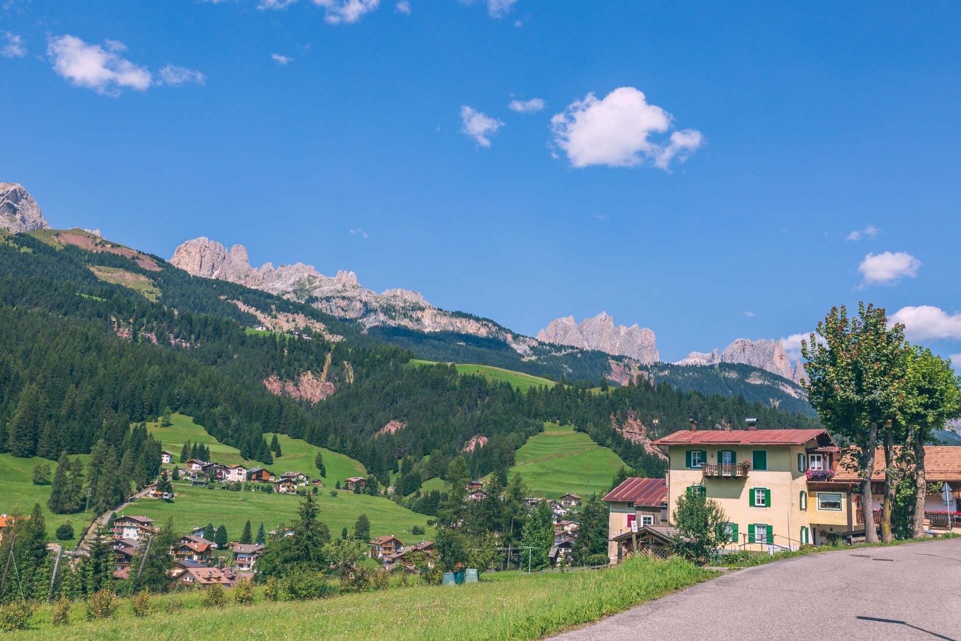 Auf Dem Weg Zur Roten Felsschlucht In Soraga