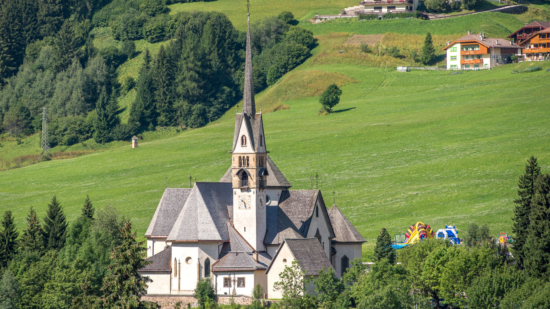 Parrocchia di San Vigilio a Moena in Val di Fassa