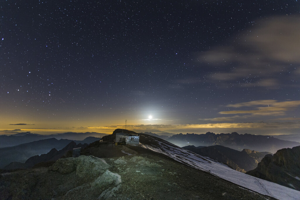 Rifugio Capanna Punta Penia - Fedaia Pass